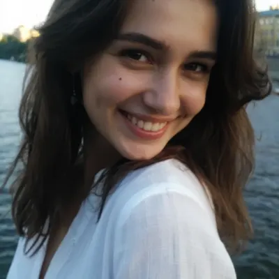 Александра, 22